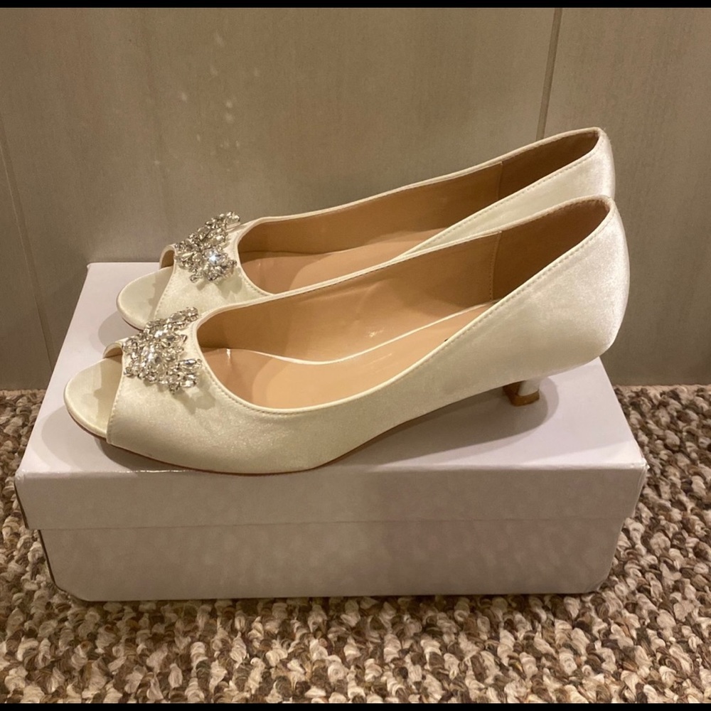 Ivory bridal shoes size 10.